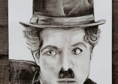 Porträt von Charlie Chaplin in Schwarz-Weiß-Zeichnung
