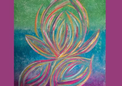 Abstrakte Blütenform mit dynamischen Linien in Rosa, Gelb und Türkis auf farbigem Hintergrund