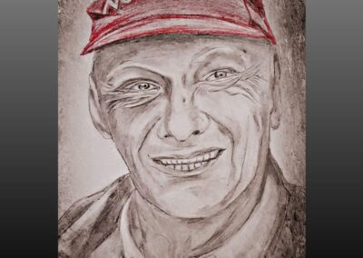 Porträtzeichnung von Niki Lauda mit roter Kappe in realistischer, reduzierter Darstellung