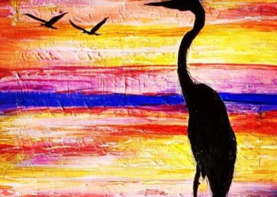 Einsamer Pelikan als Silhouette vor farbigem Himmel in stimmungsvoller Acrylmalerei